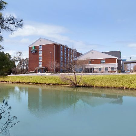 Holiday Inn Express Williamsburg North By Ihg Norge Exterior foto