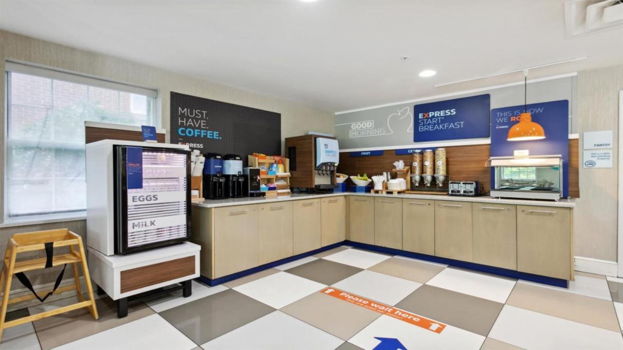 Holiday Inn Express Williamsburg North By Ihg Norge Exterior foto