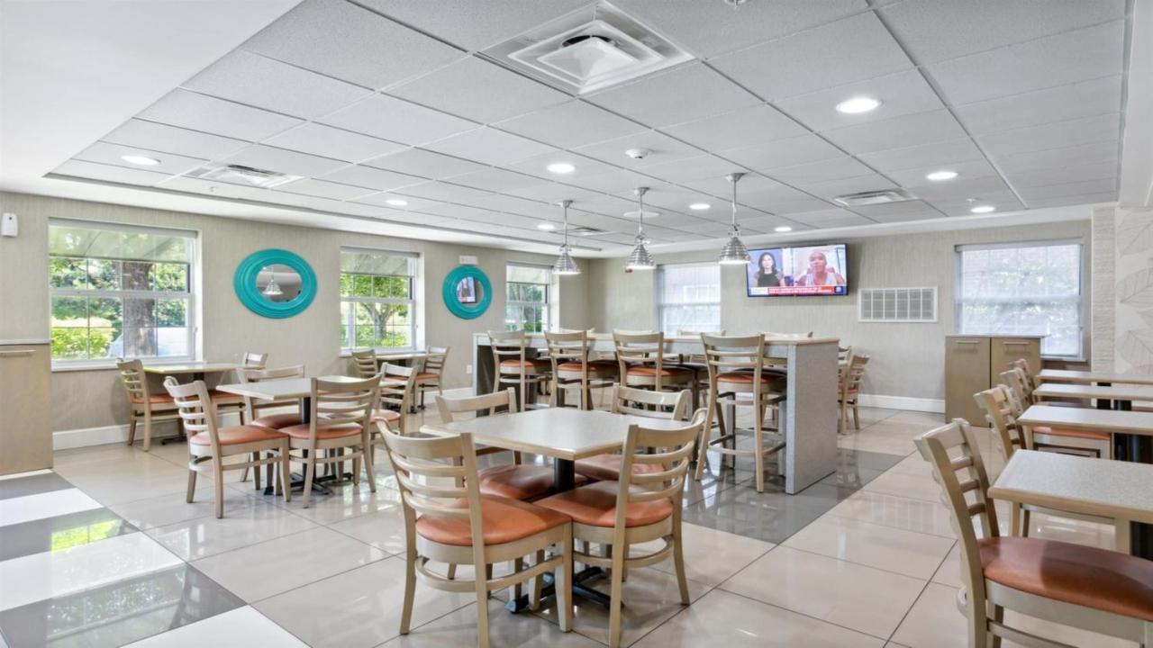 Holiday Inn Express Williamsburg North By Ihg Norge Exterior foto